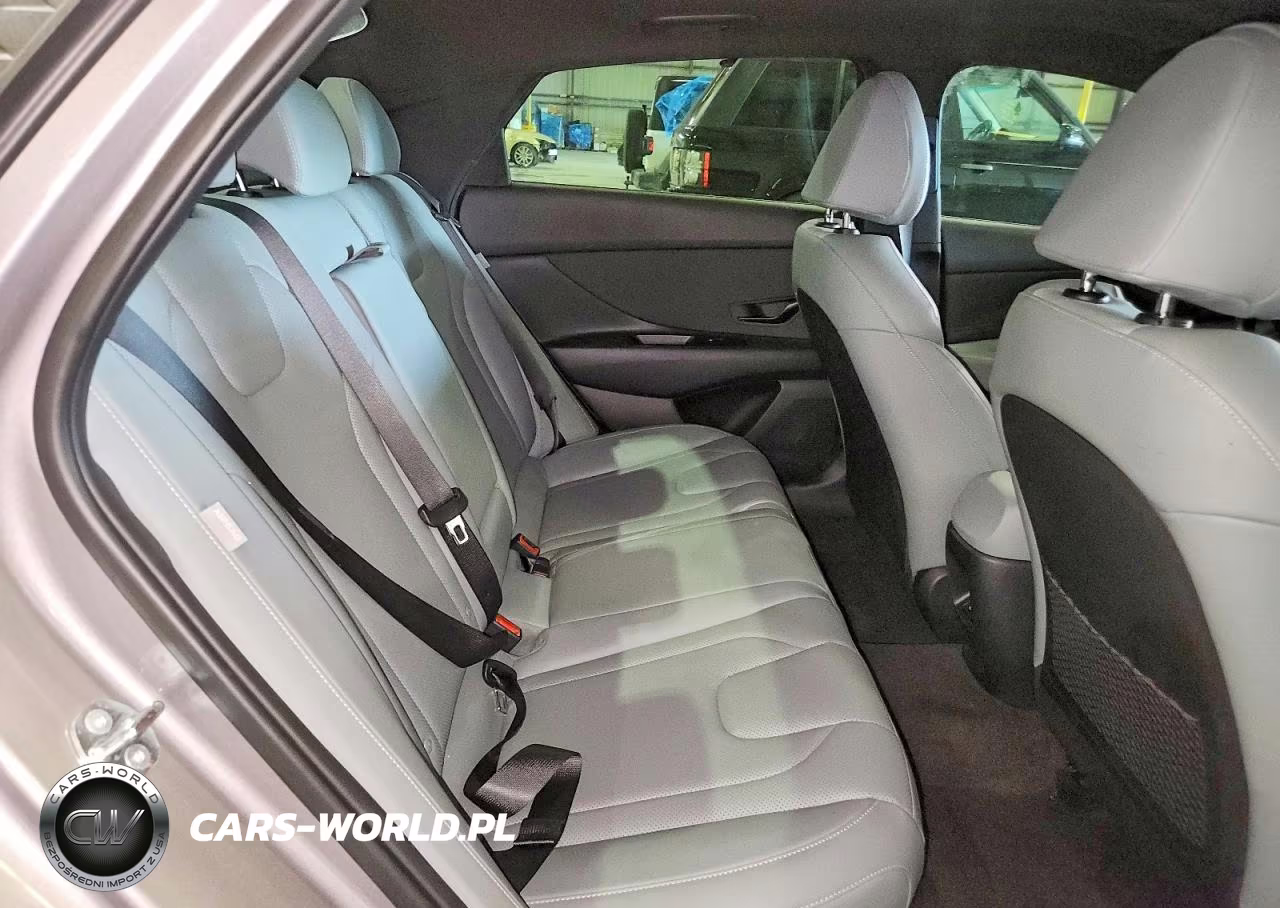 2025 Hyundai Elantra Limited VIN:KMHLN4DJXSU136538 - 10