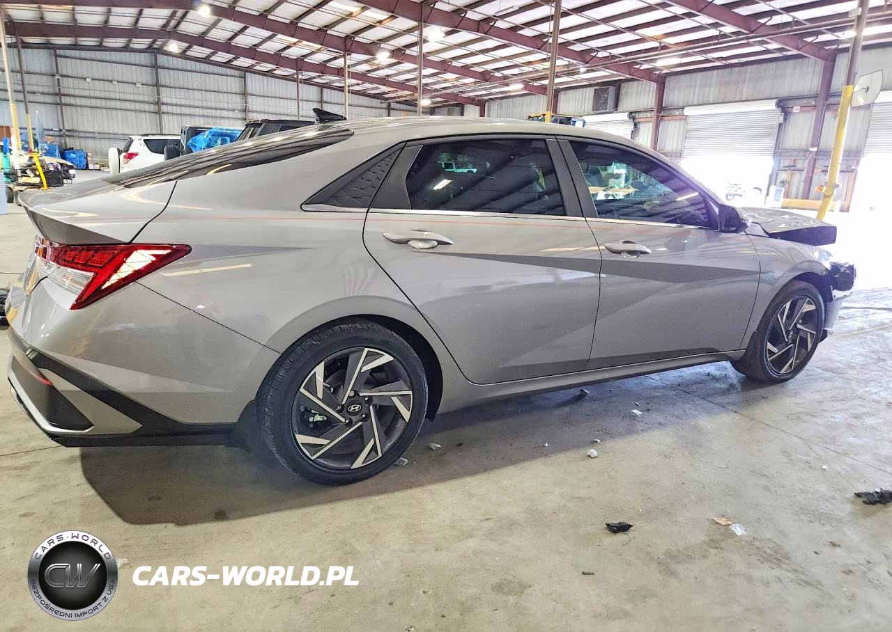 2025 Hyundai Elantra Limited VIN:KMHLN4DJXSU136538 - 3