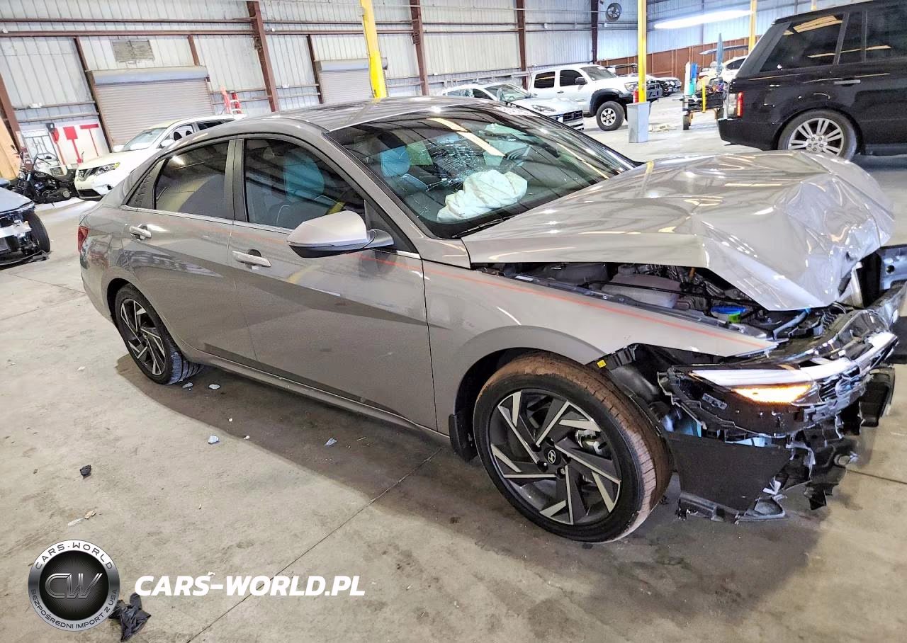2025 Hyundai Elantra Limited VIN:KMHLN4DJXSU136538 - 4