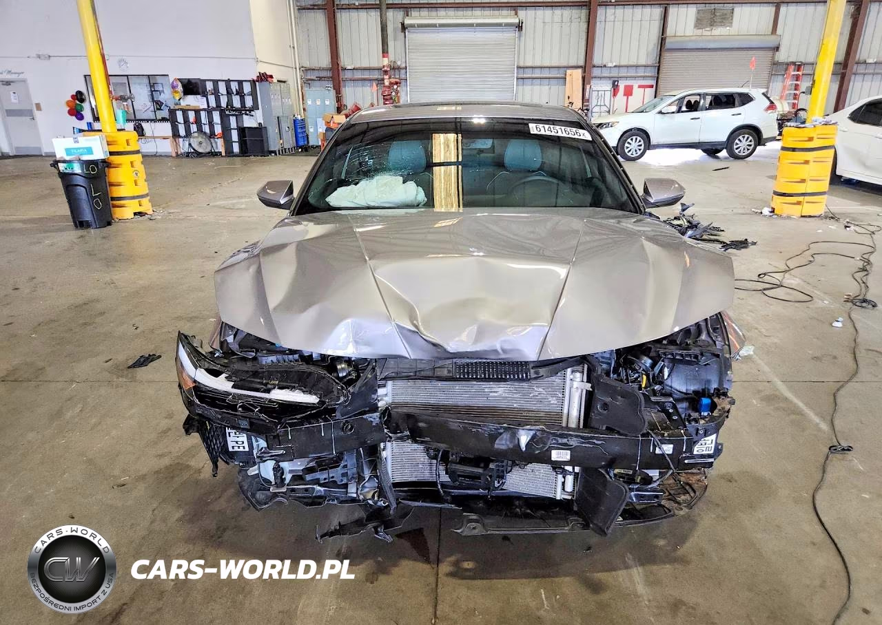 2025 Hyundai Elantra Limited VIN:KMHLN4DJXSU136538 - 5