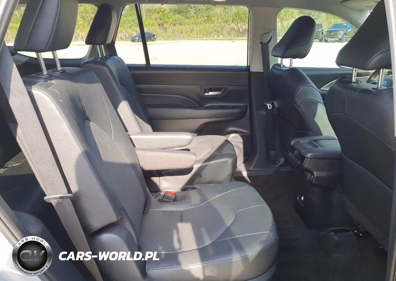 2024 Toyota Grand Highlander Xle VIN:5TDAAAA55RS019395 - 11