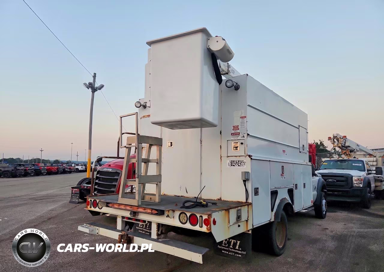 2013 Ford F550 Super Duty Bucket Truck VIN:1FDUF5GTXDEA62555 - 3