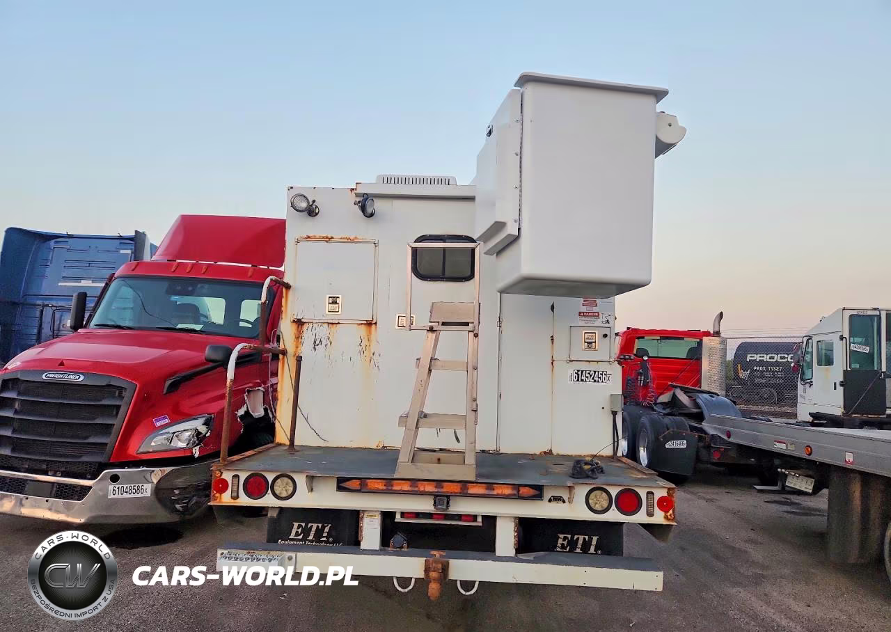2013 Ford F550 Super Duty Bucket Truck VIN:1FDUF5GTXDEA62555 - 6