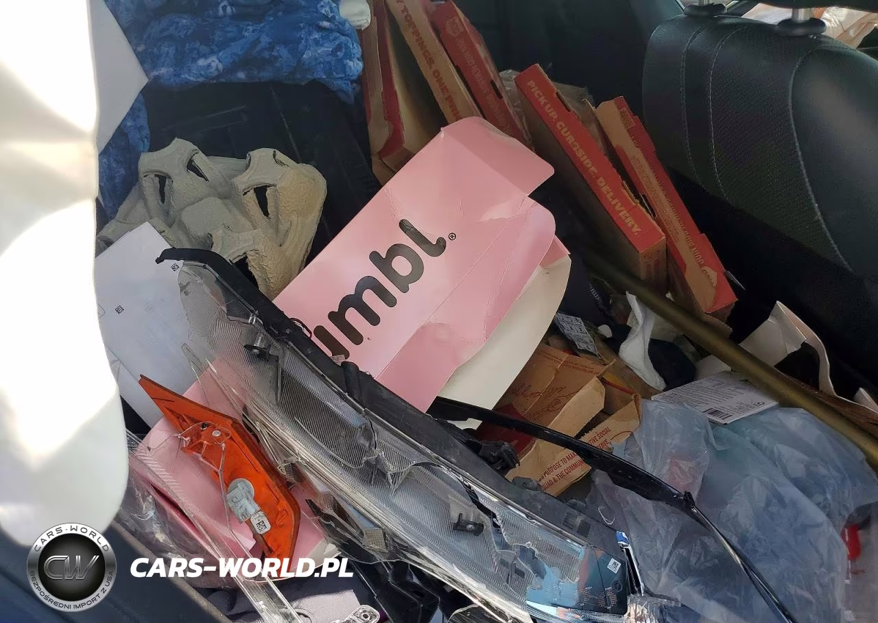 2019 Honda Civic Touring VIN:19XFC1F91KE000340 - 10