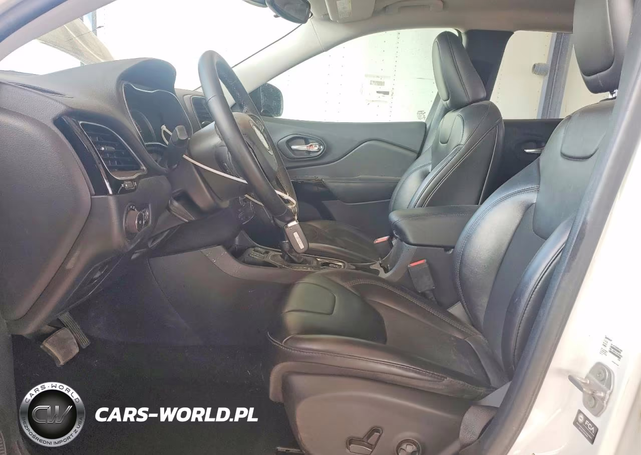 2021 Jeep Cherokee Latitude Plus VIN:1C4PJLLB3MD155859 - 7