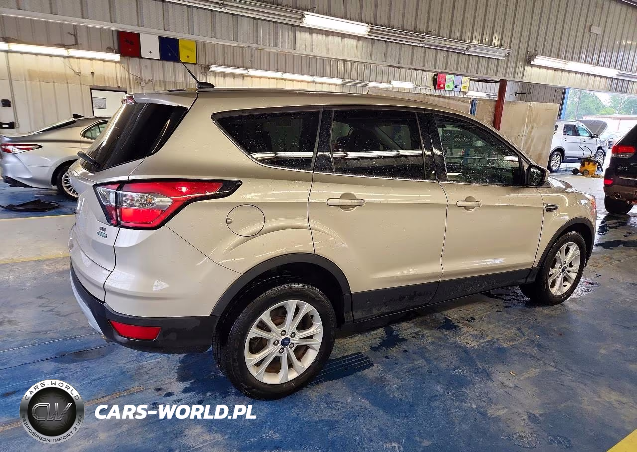 2017 Ford Escape Se VIN:1FMCU0GD4HUC64705 - 3