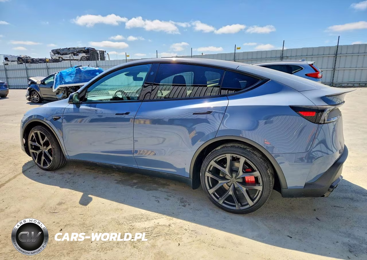 2026 Tesla Model Y VIN:7SAYGDET8TA711816 - 2