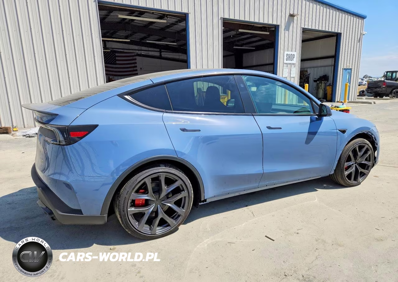 2026 Tesla Model Y VIN:7SAYGDET8TA711816 - 3
