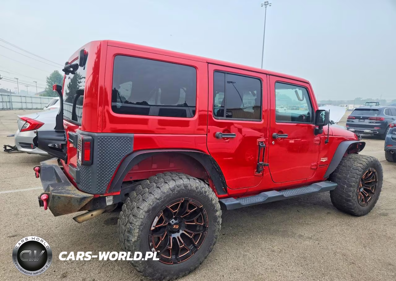 2014 Jeep Wrangler Unlimited Sahara VIN:1C4BJWEG0EL128355 - 3