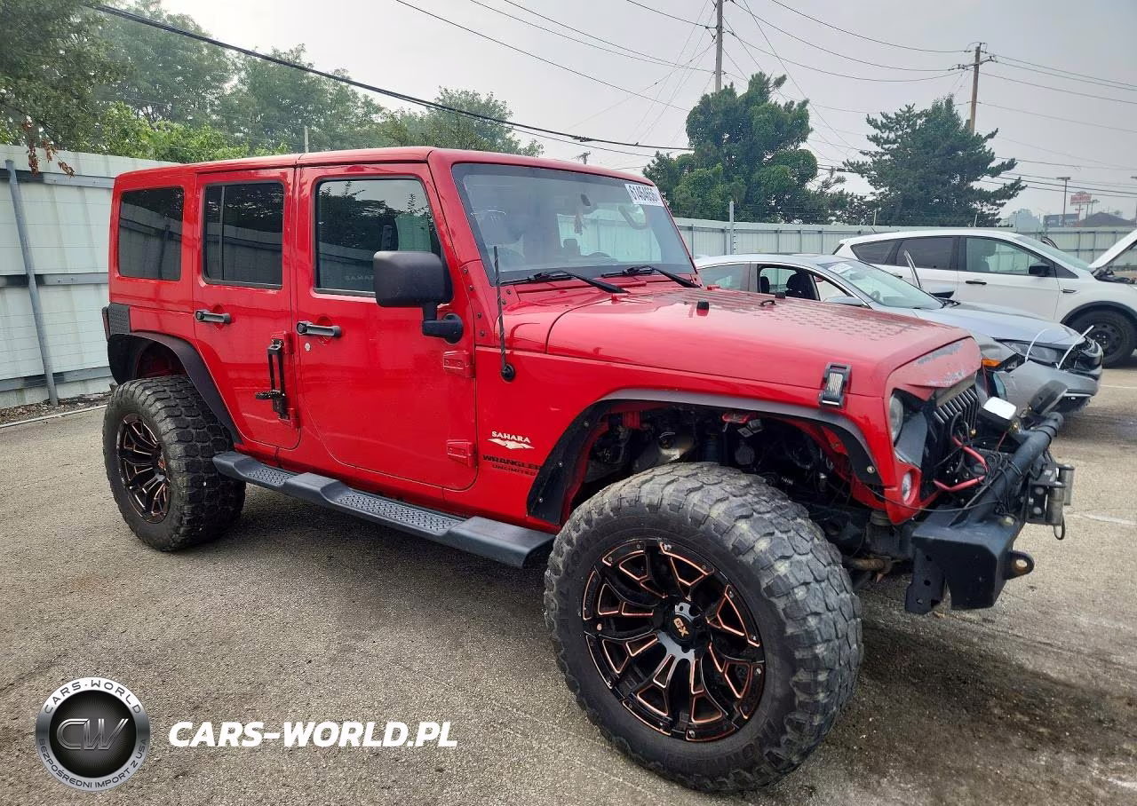 2014 Jeep Wrangler Unlimited Sahara VIN:1C4BJWEG0EL128355 - 4