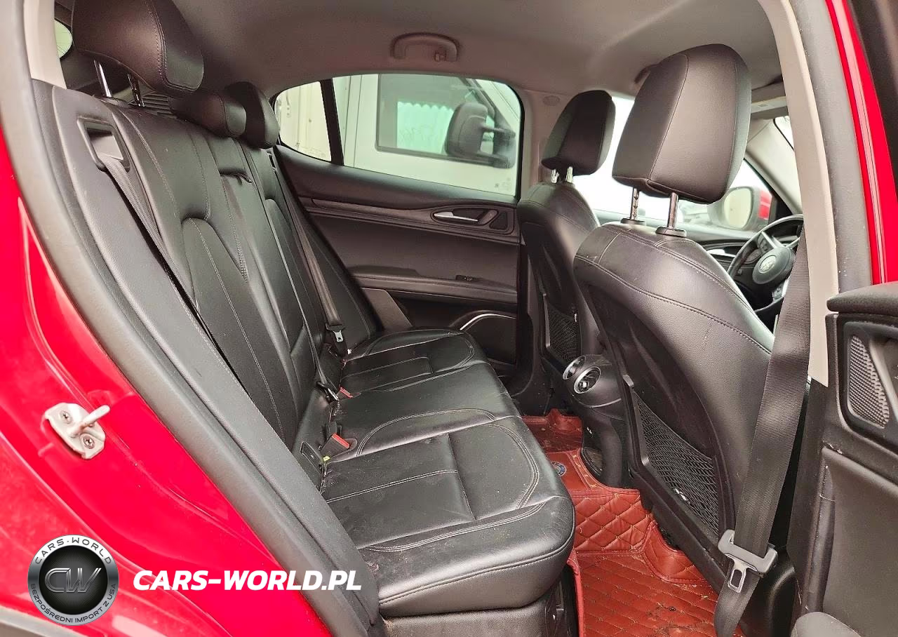 2018 Alfa Romeo Stelvio VIN:ZASFAKANXJ7B76745 - 11