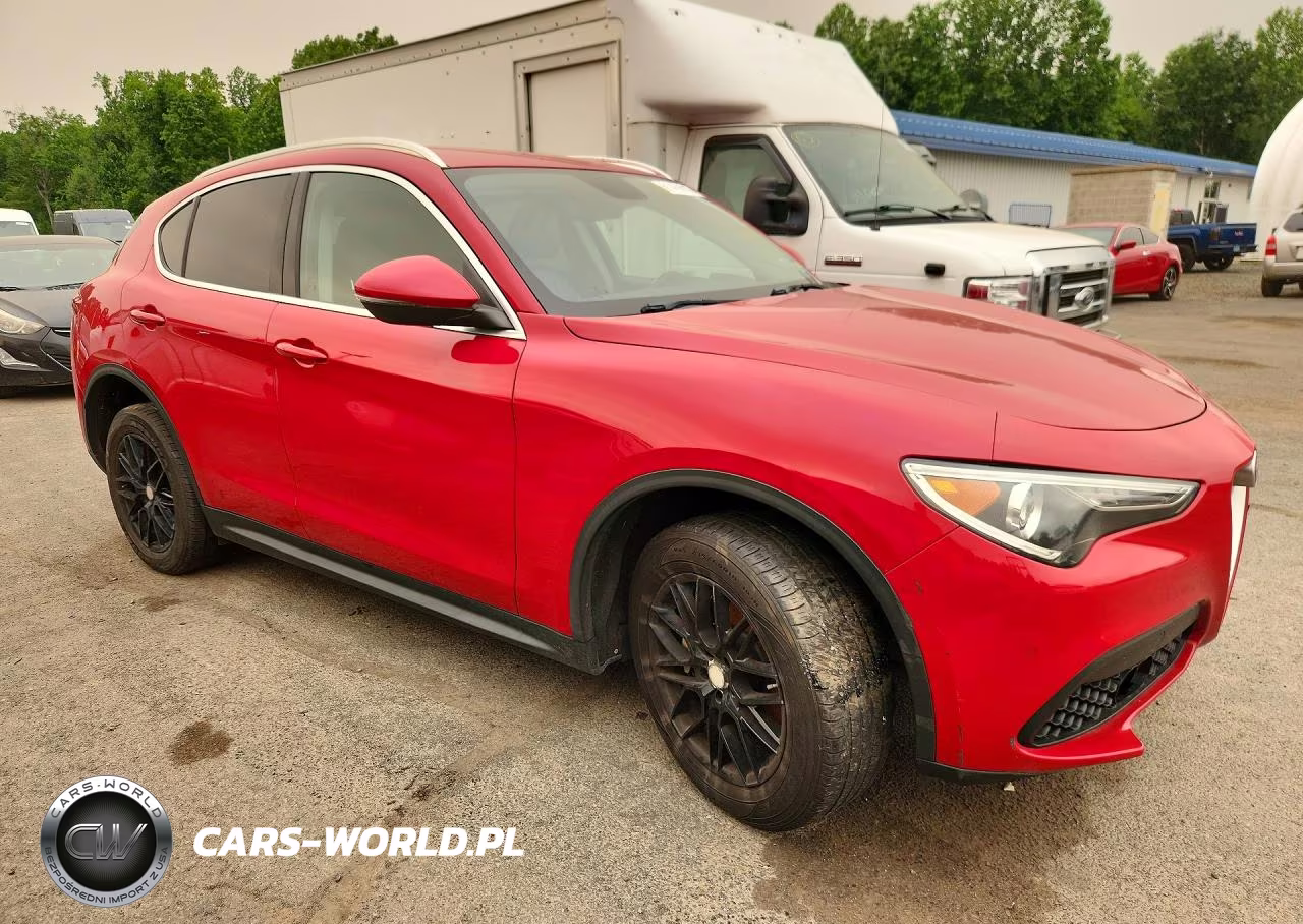 2018 Alfa Romeo Stelvio VIN:ZASFAKANXJ7B76745 - 4