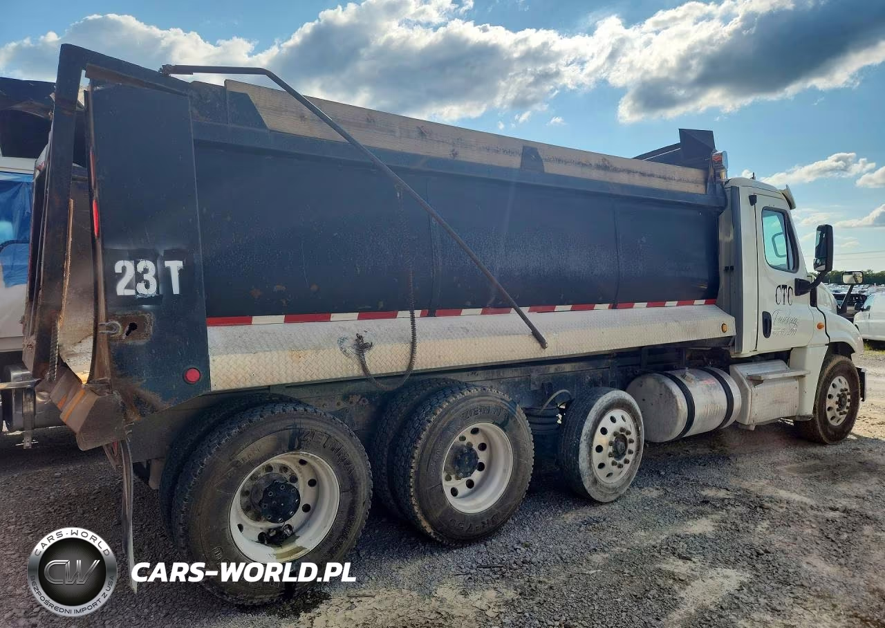 2013 Freightliner Cascadia Dump Truck VIN:1FUJGEDV1DSBU6075 - 3