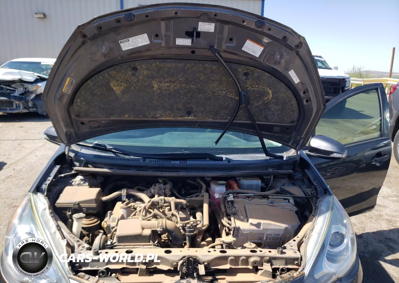 2015 Toyota Prius C Two VIN:JTDKDTB31F1101671 - 11