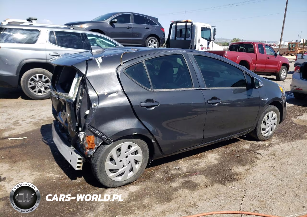 2015 Toyota Prius C Two VIN:JTDKDTB31F1101671 - 3