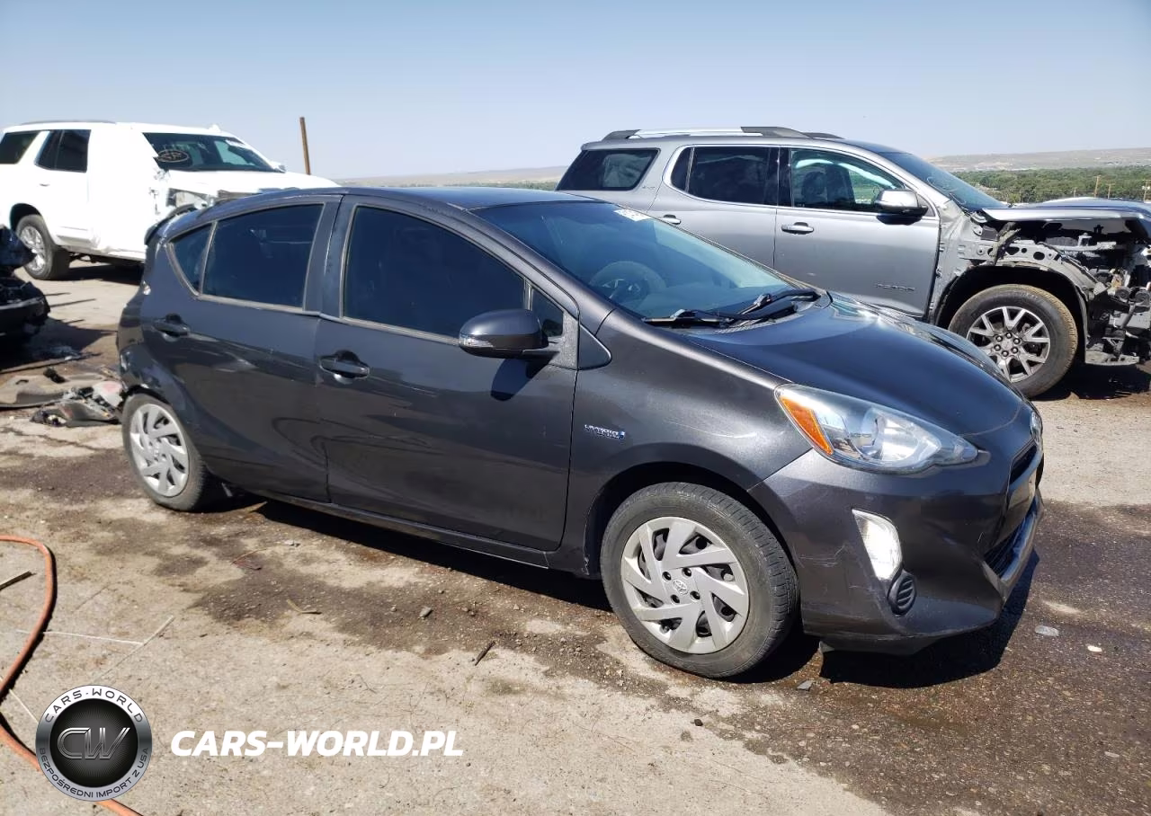 2015 Toyota Prius C Two VIN:JTDKDTB31F1101671 - 4