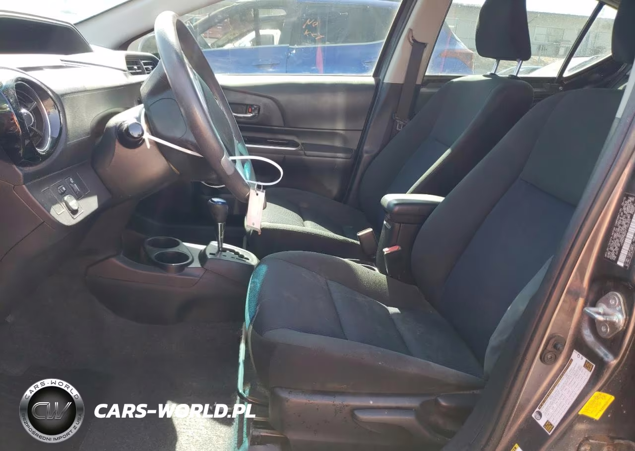 2015 Toyota Prius C Two VIN:JTDKDTB31F1101671 - 7