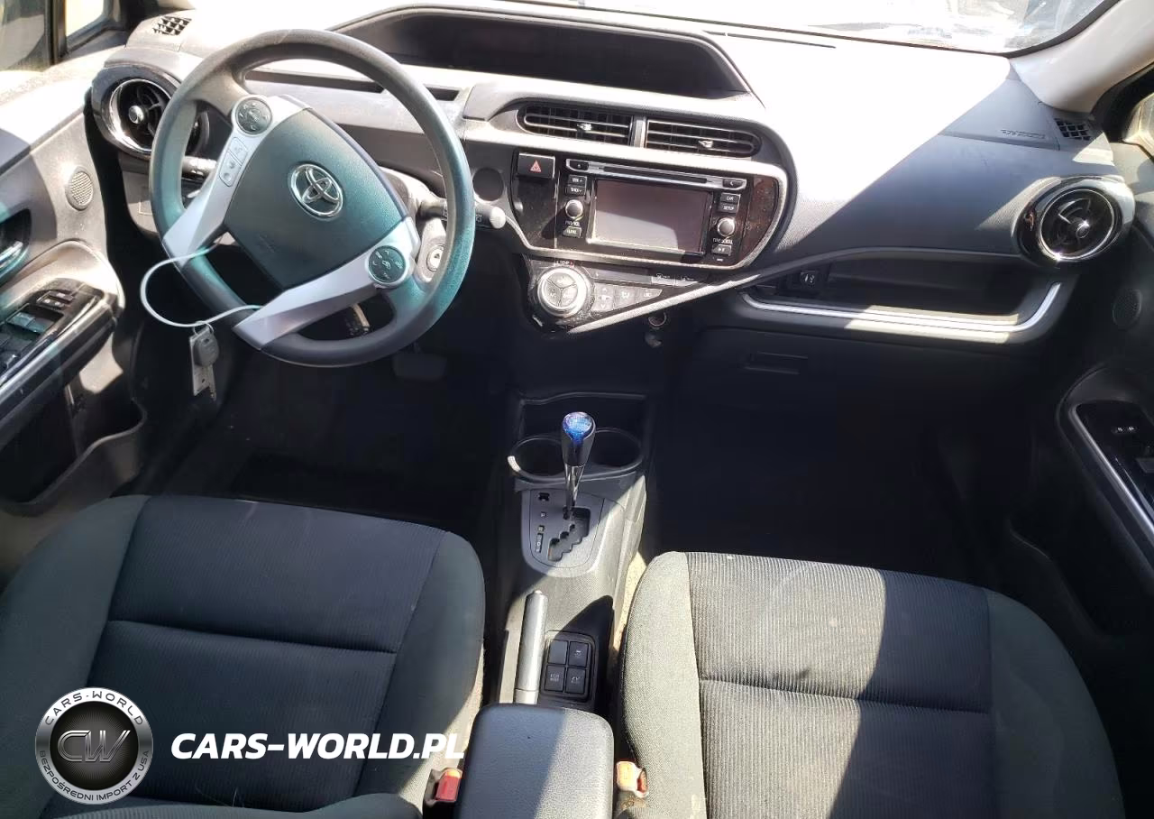 2015 Toyota Prius C Two VIN:JTDKDTB31F1101671 - 8