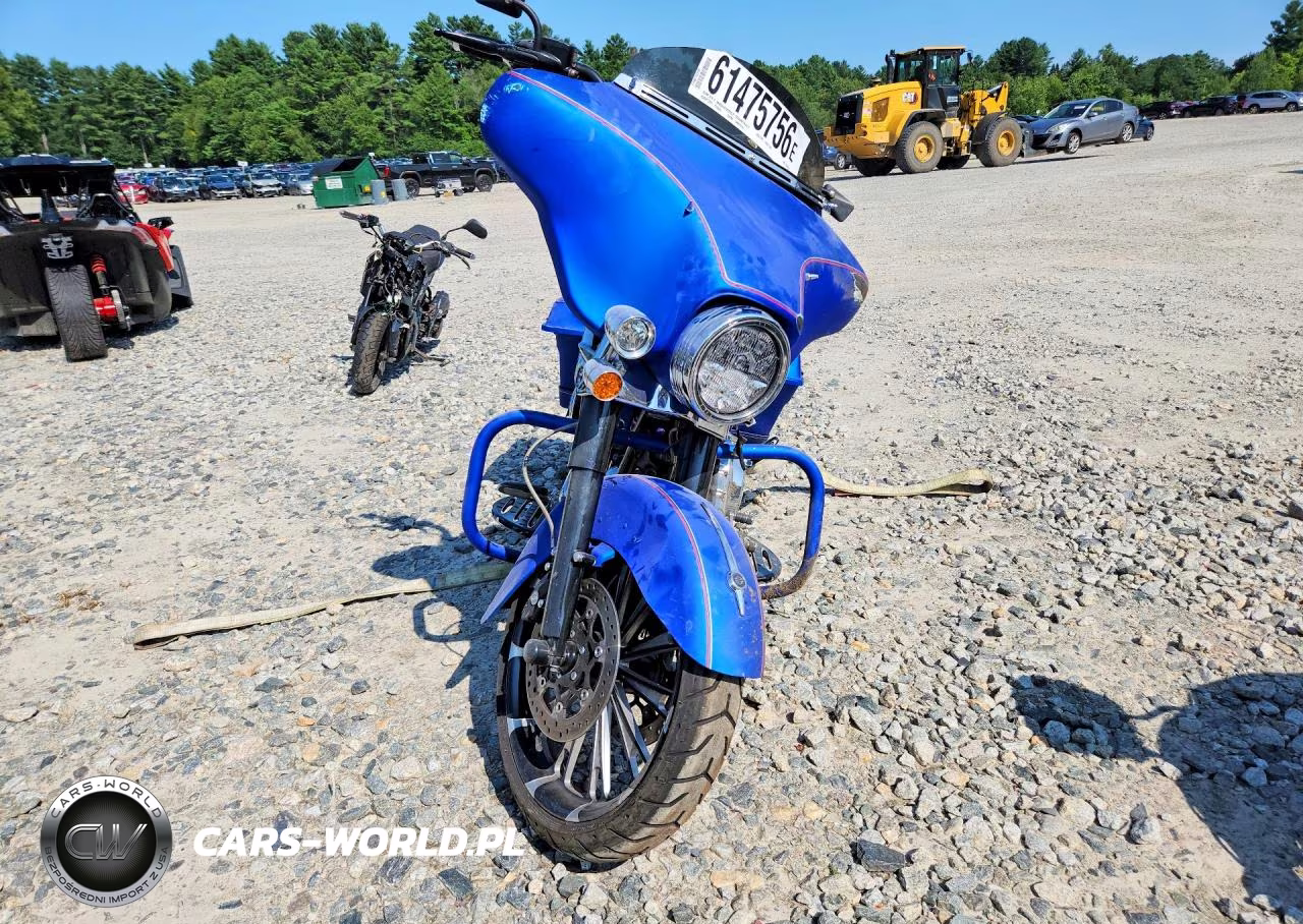 2011 Harley-Davidson Flhx VIN:1HD1KBM18BB647975 - 2