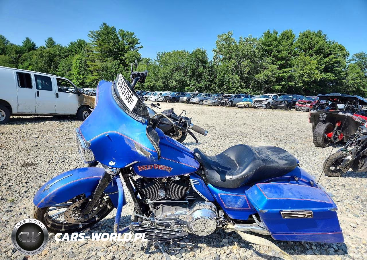 2011 Harley-Davidson Flhx VIN:1HD1KBM18BB647975 - 3