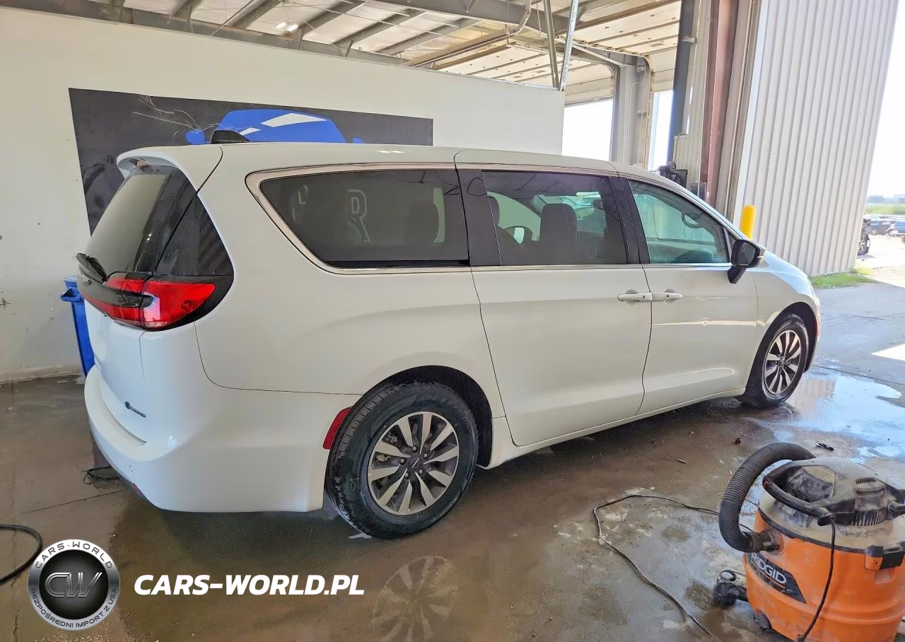 2023 CHRYSLER PACIFICA HYBRID TOURING L VIN:2C4RC1L75PR611607 - 3