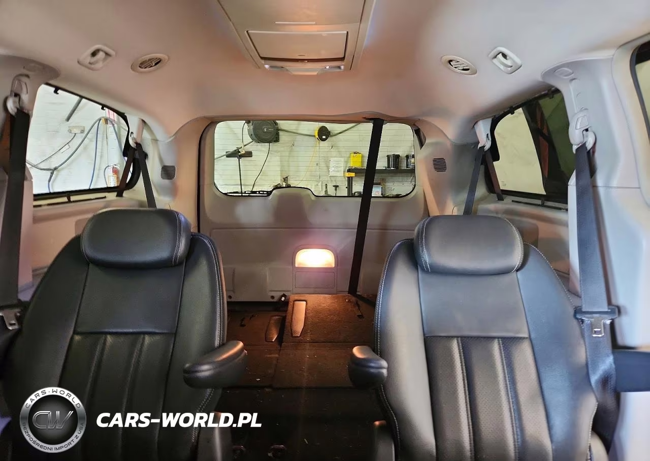 2009 Chrysler Town & Country Touring VIN:2A8HR54199R647260 - 10