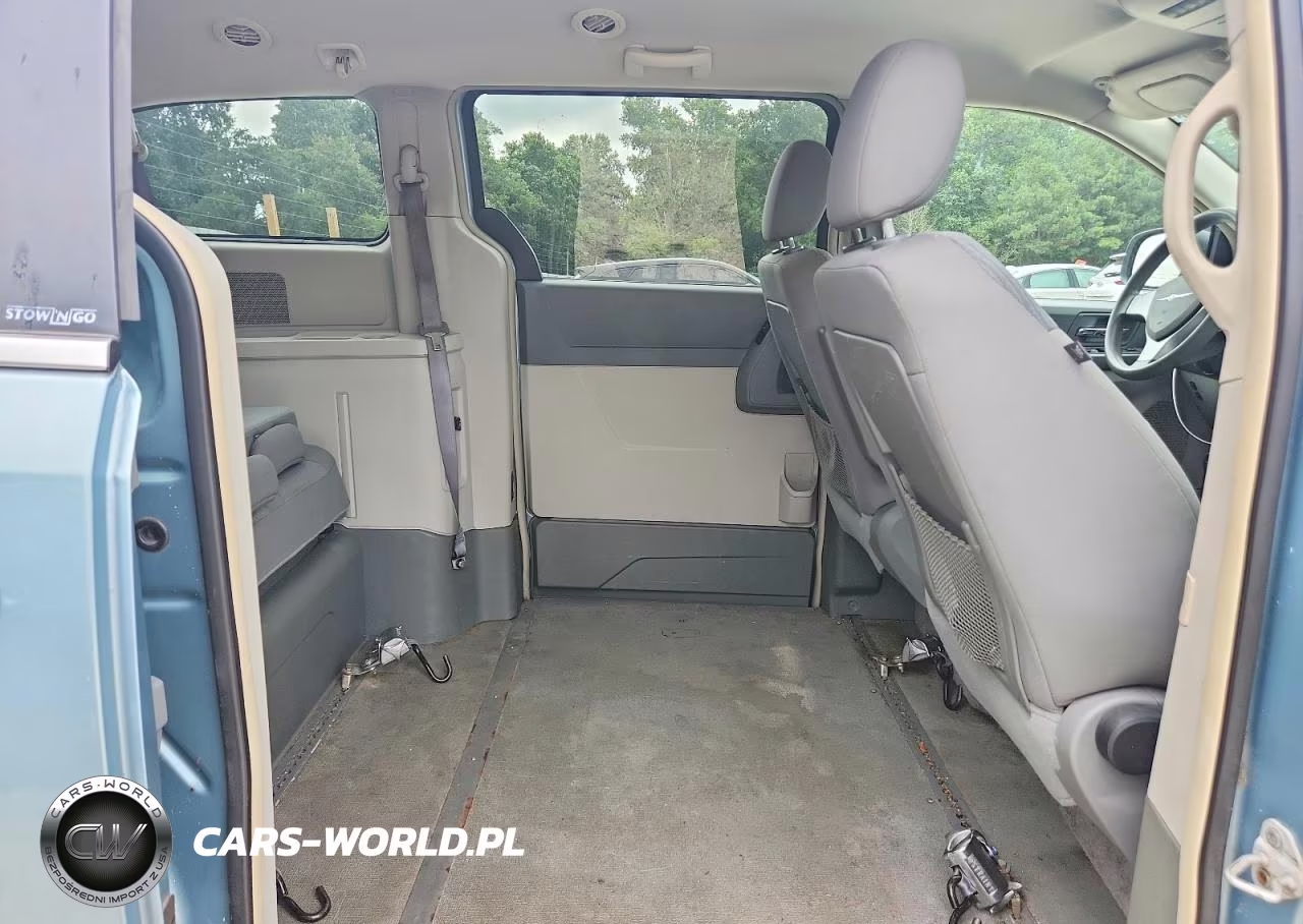 2009 Chrysler Town & Country Lx VIN:2A8HR44E49R564977 - 11