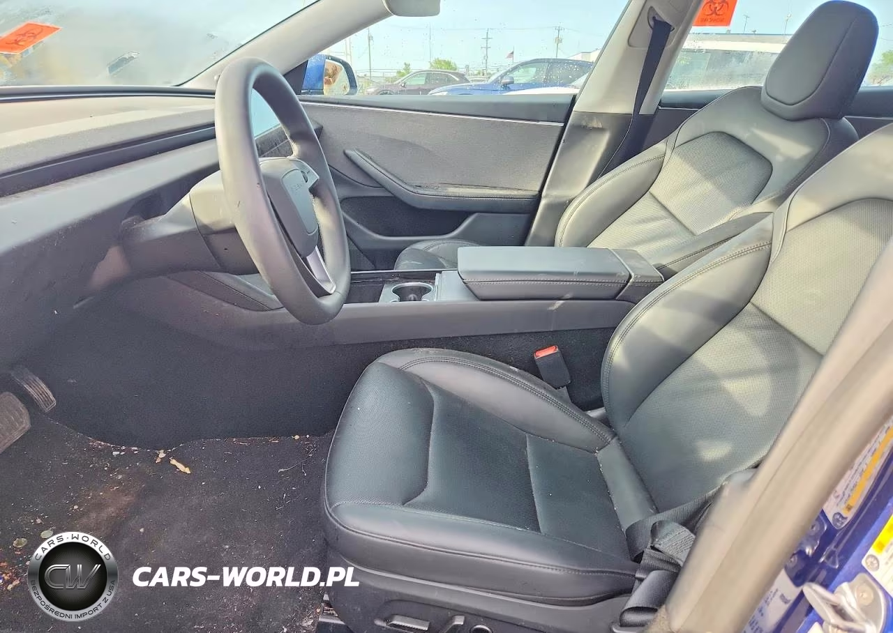 2025 Tesla Model 3 VIN:5YJ3E1EAXSF038068 - 7