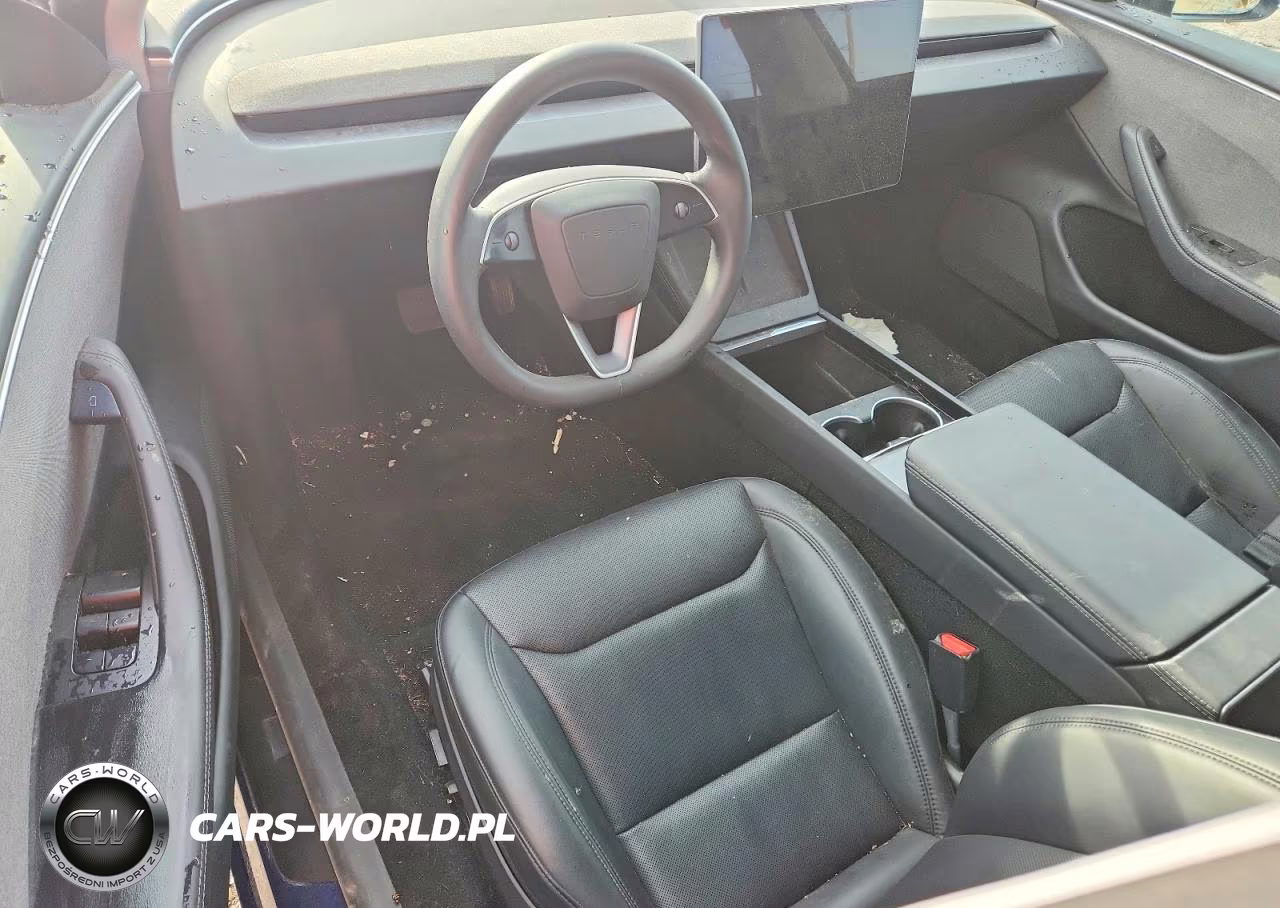 2025 Tesla Model 3 VIN:5YJ3E1EAXSF038068 - 8