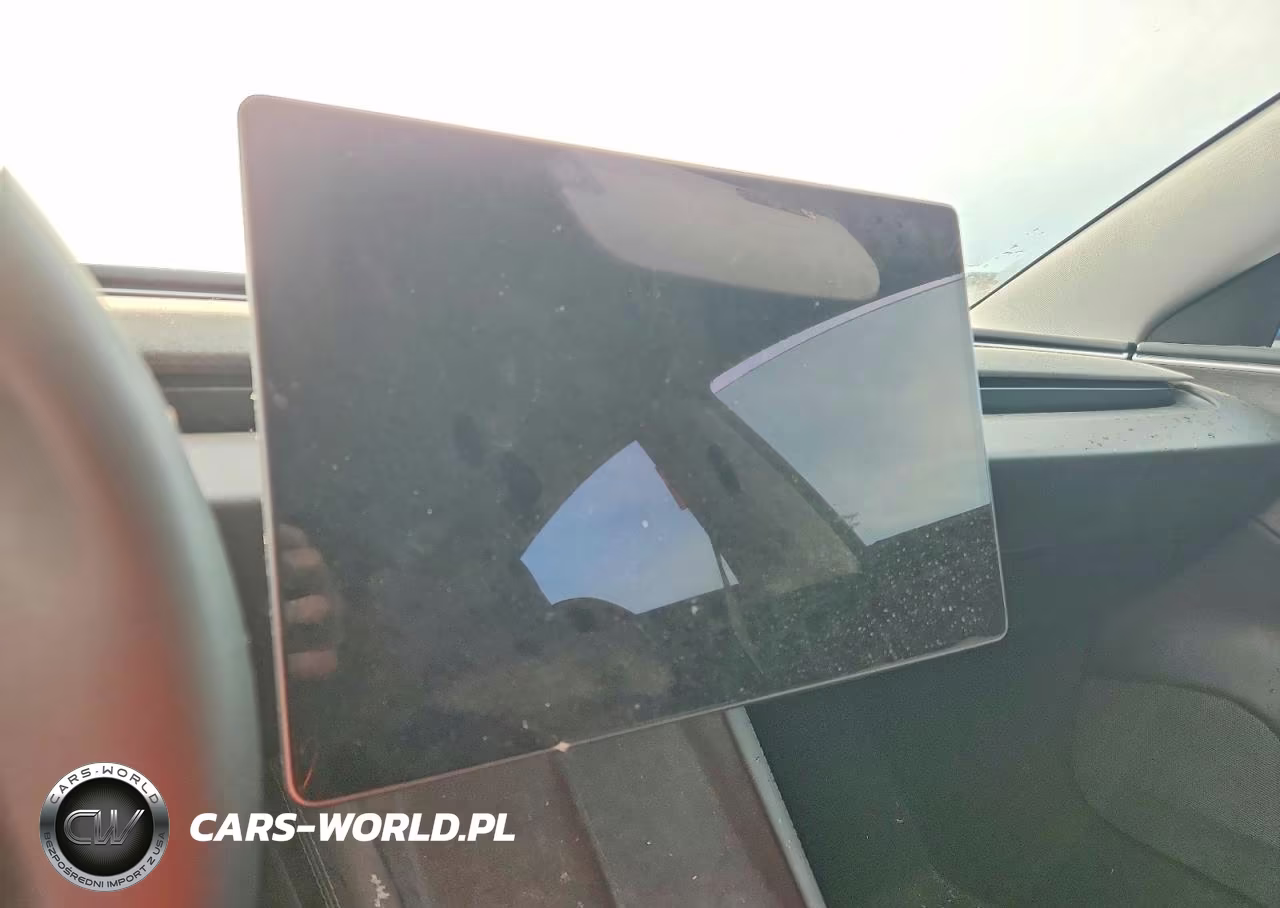 2025 Tesla Model 3 VIN:5YJ3E1EAXSF038068 - 9