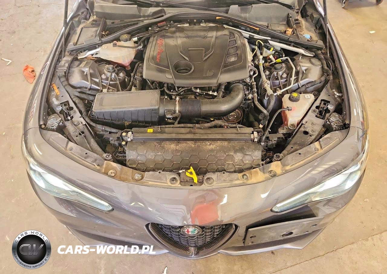 2017 Alfa Romeo Giulia Ti Q4 VIN:ZARFAEENXH7542322 - 11