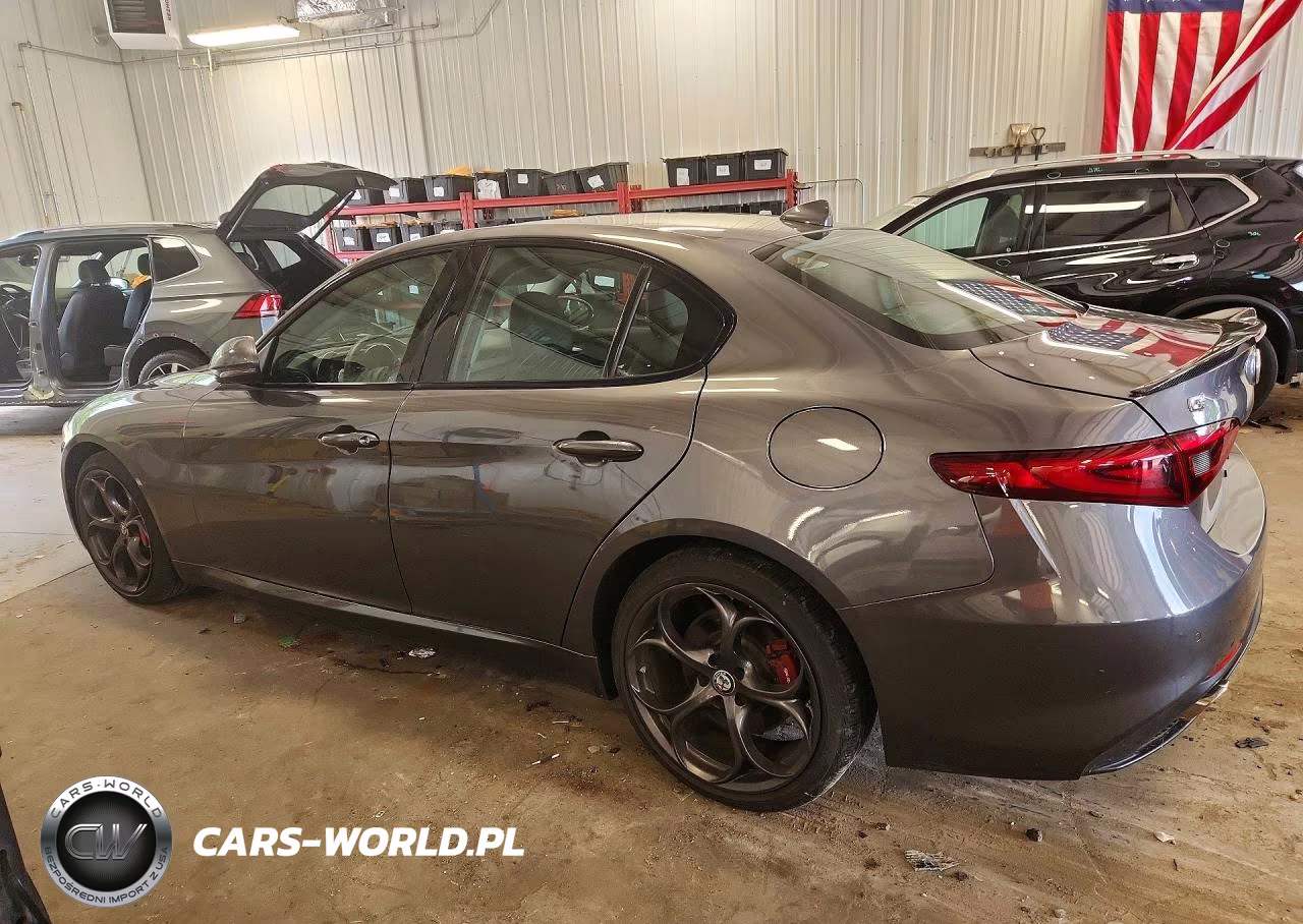2017 Alfa Romeo Giulia Ti Q4 VIN:ZARFAEENXH7542322 - 2
