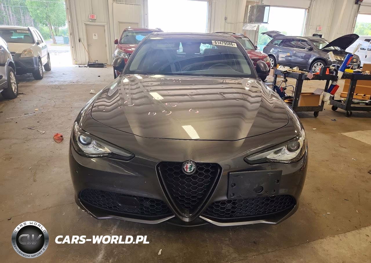 2017 Alfa Romeo Giulia Ti Q4 VIN:ZARFAEENXH7542322 - 5