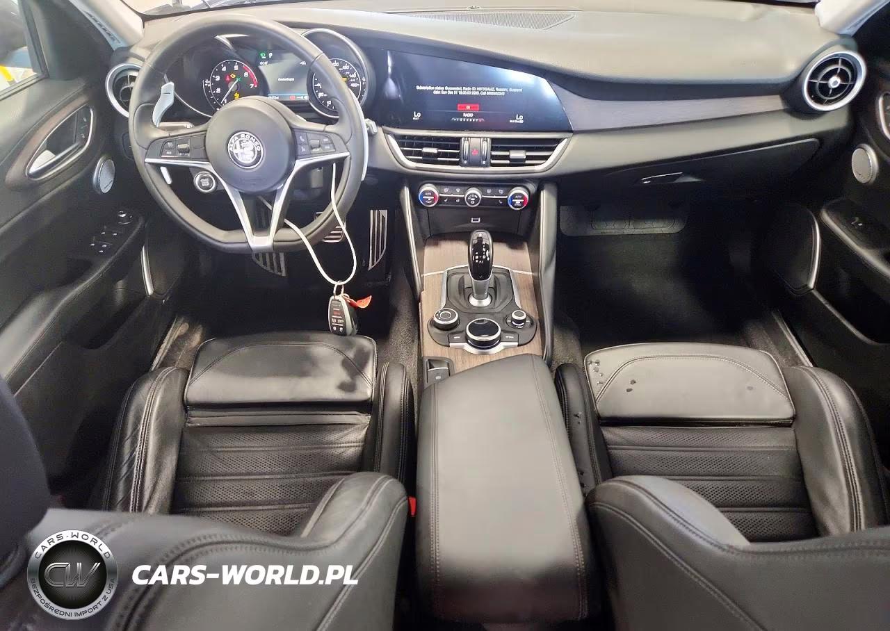 2017 Alfa Romeo Giulia Ti Q4 VIN:ZARFAEENXH7542322 - 8
