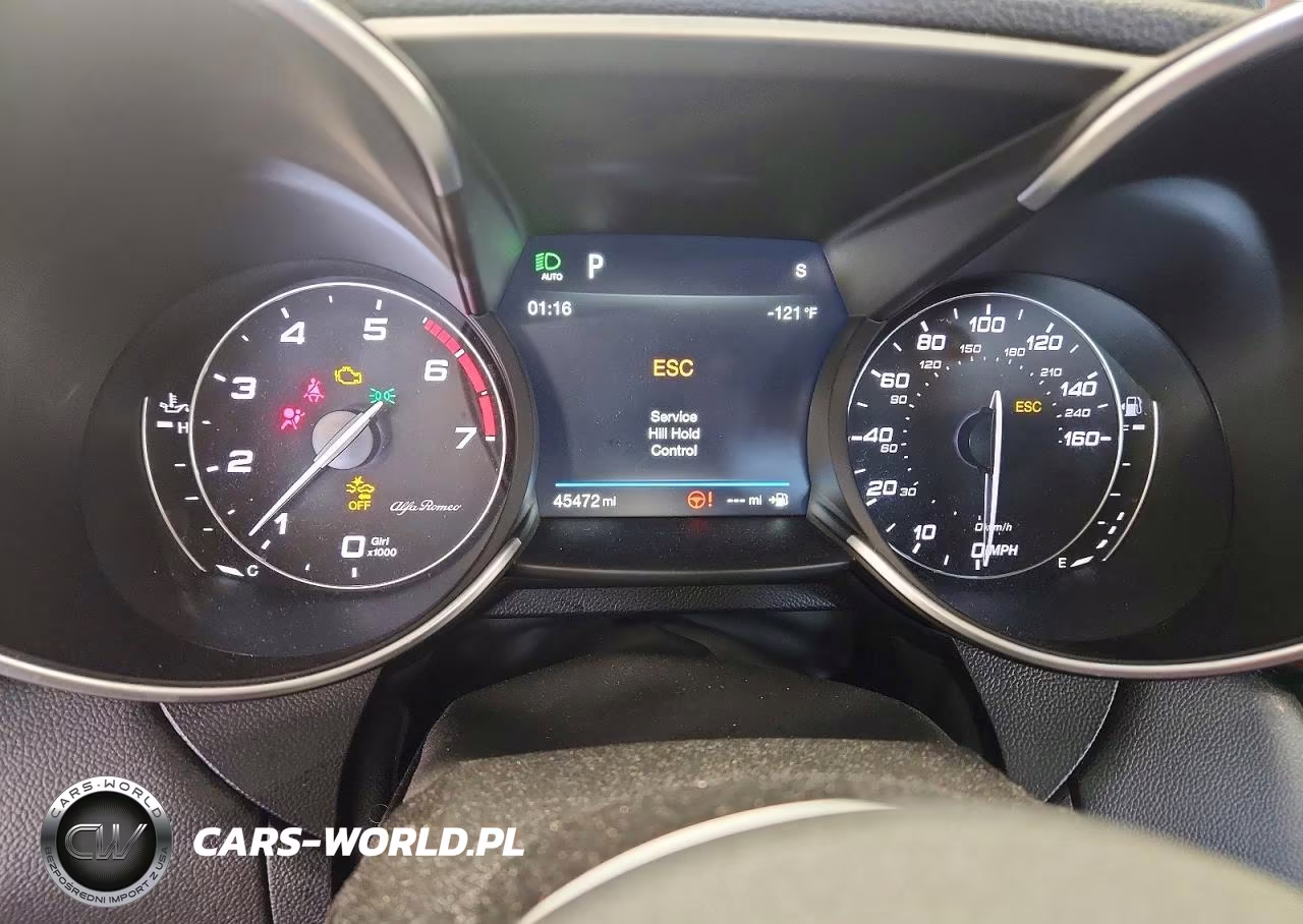 2017 Alfa Romeo Giulia Ti Q4 VIN:ZARFAEENXH7542322 - 9