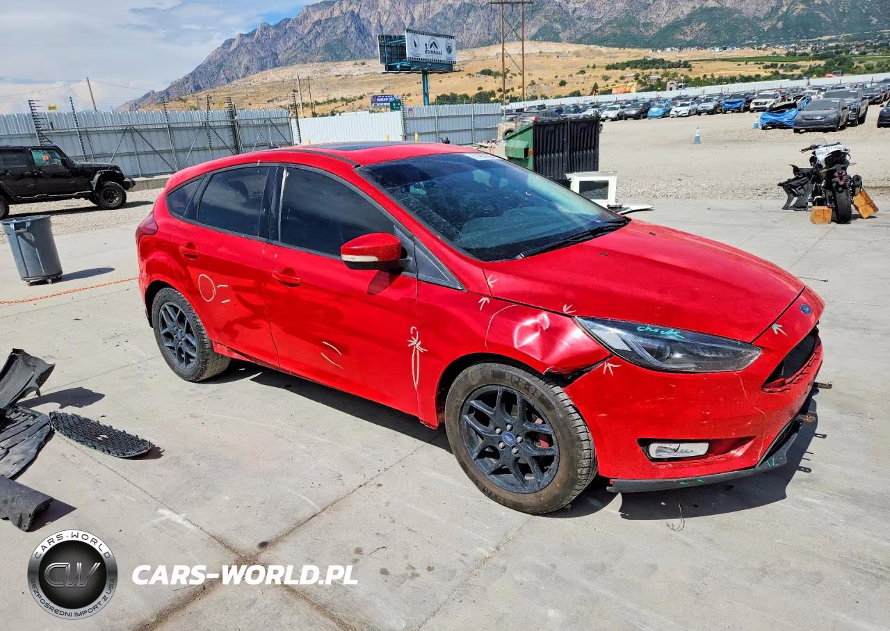 2016 Ford Focus Se VIN:1FADP3K24GL363882 - 4