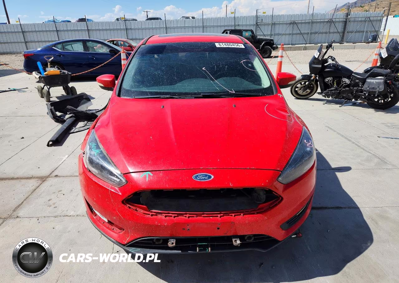 2016 Ford Focus Se VIN:1FADP3K24GL363882 - 5