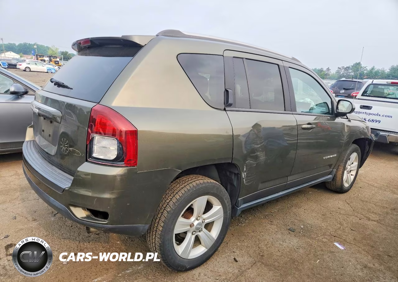2016 Jeep Compass Latitude VIN:1C4NJDEB7GD541876 - 3
