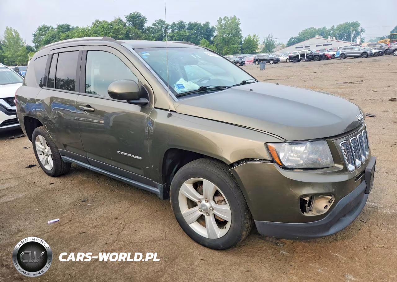 2016 Jeep Compass Latitude VIN:1C4NJDEB7GD541876 - 4