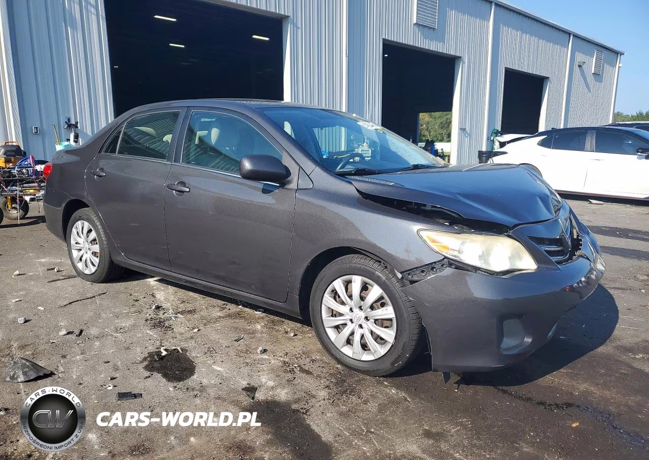 2013 Toyota Corolla Le VIN:JTDBU4EE0DJ120938 - 4