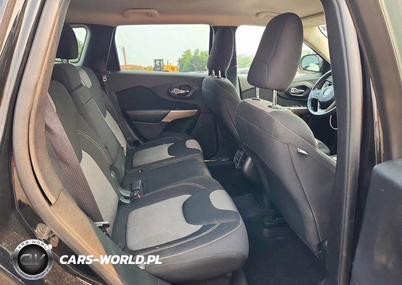 2018 Jeep Cherokee Latitude VIN:1C4PJMCB8JD550217 - 10
