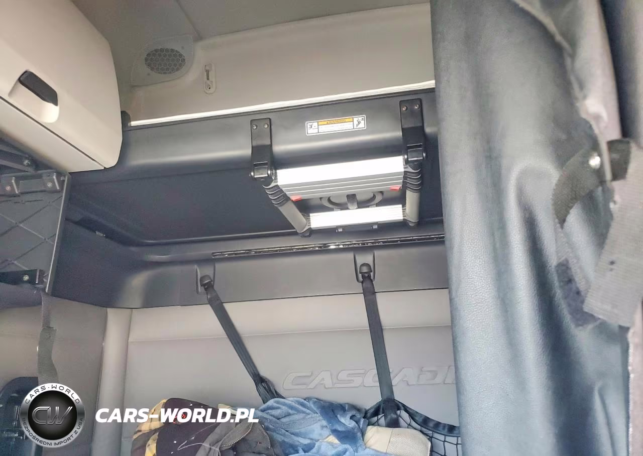 2019 Freightliner Cascadia 126 Semi Truck VIN:3AKJHHDR8KSKF8815 - 10