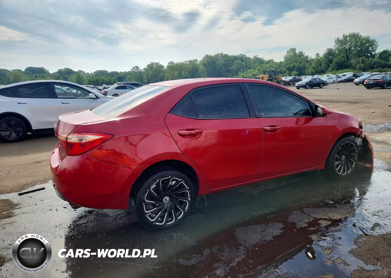 2018 Toyota Corolla Le VIN:2T1BURHE7JC984935 - 3