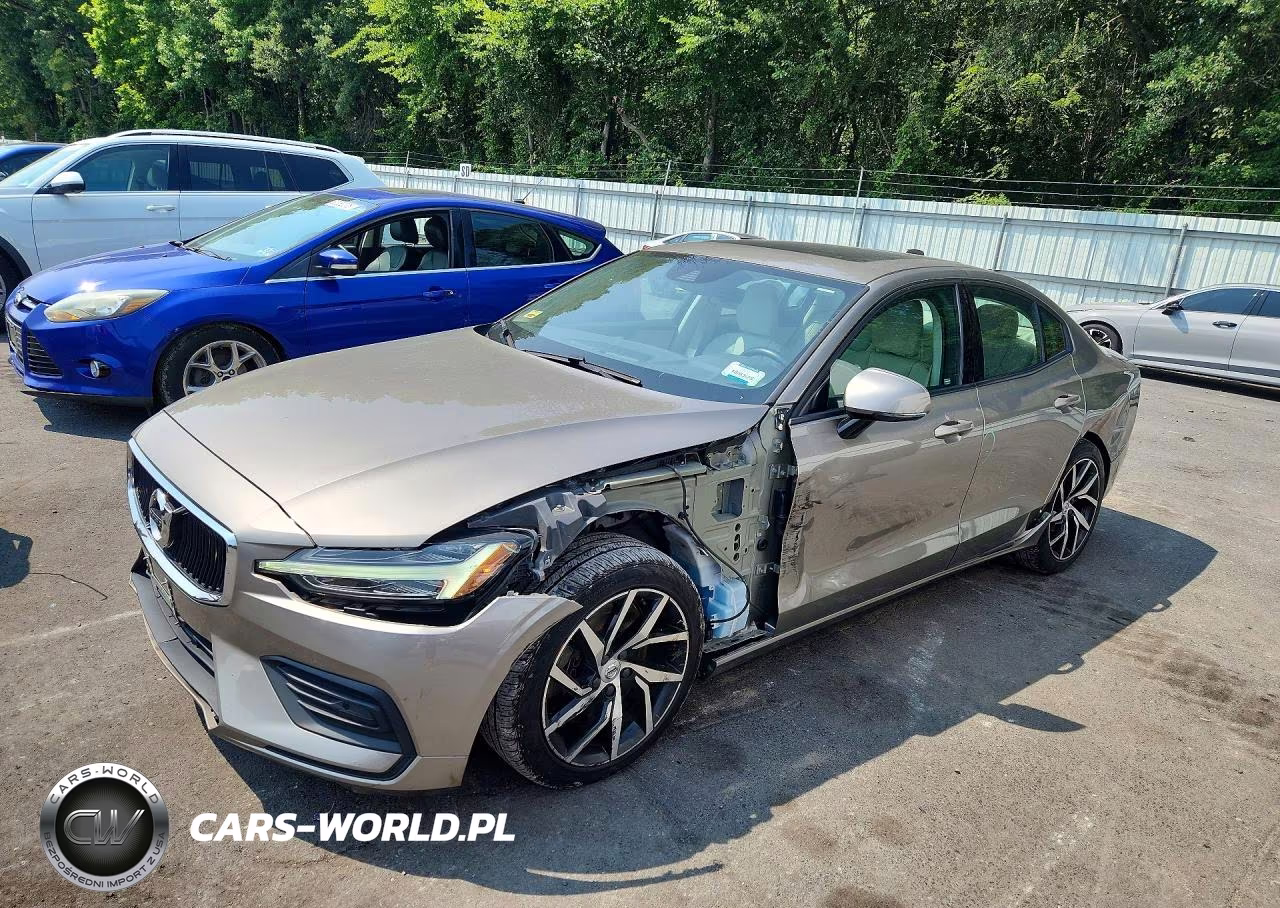 2020 Volvo S60 T6 Momentum
