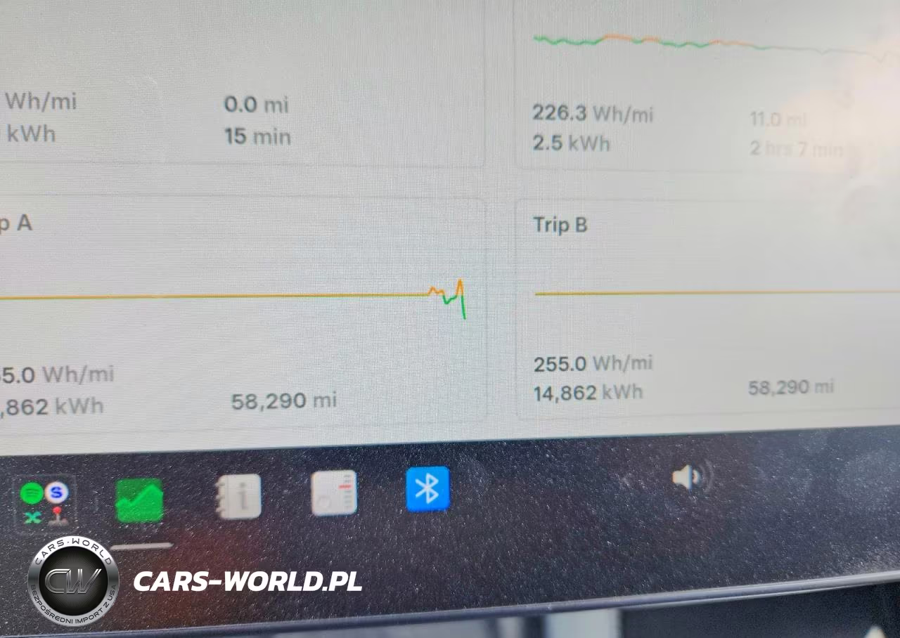 2021 Tesla Model Y VIN:5YJYGDEE7MF153685 - 9