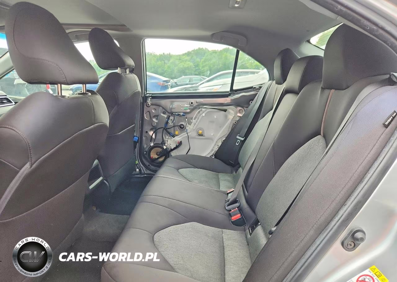 2018 Toyota Camry Le VIN:4T1B11HK0JU108187 - 10