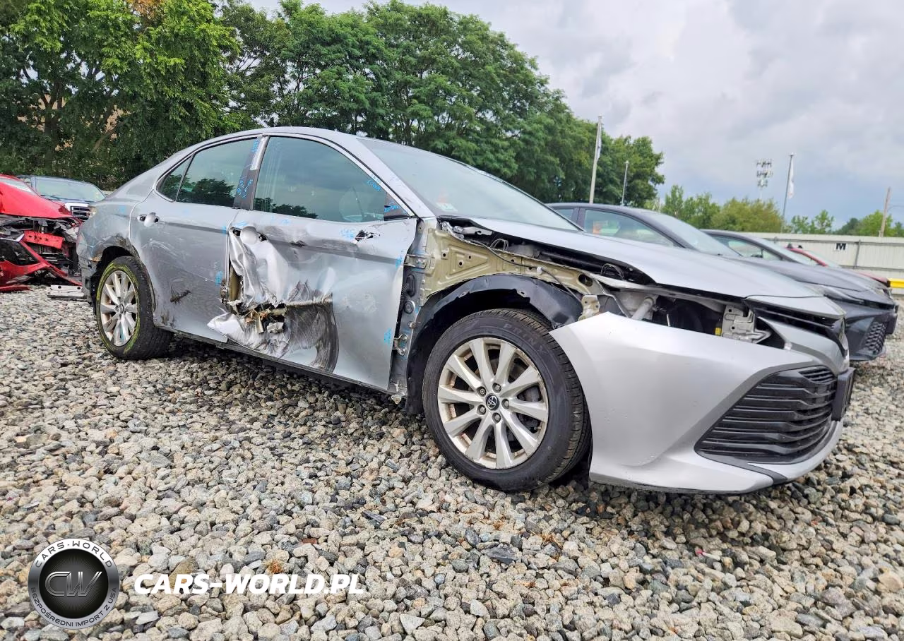2018 Toyota Camry Le VIN:4T1B11HK0JU108187 - 4