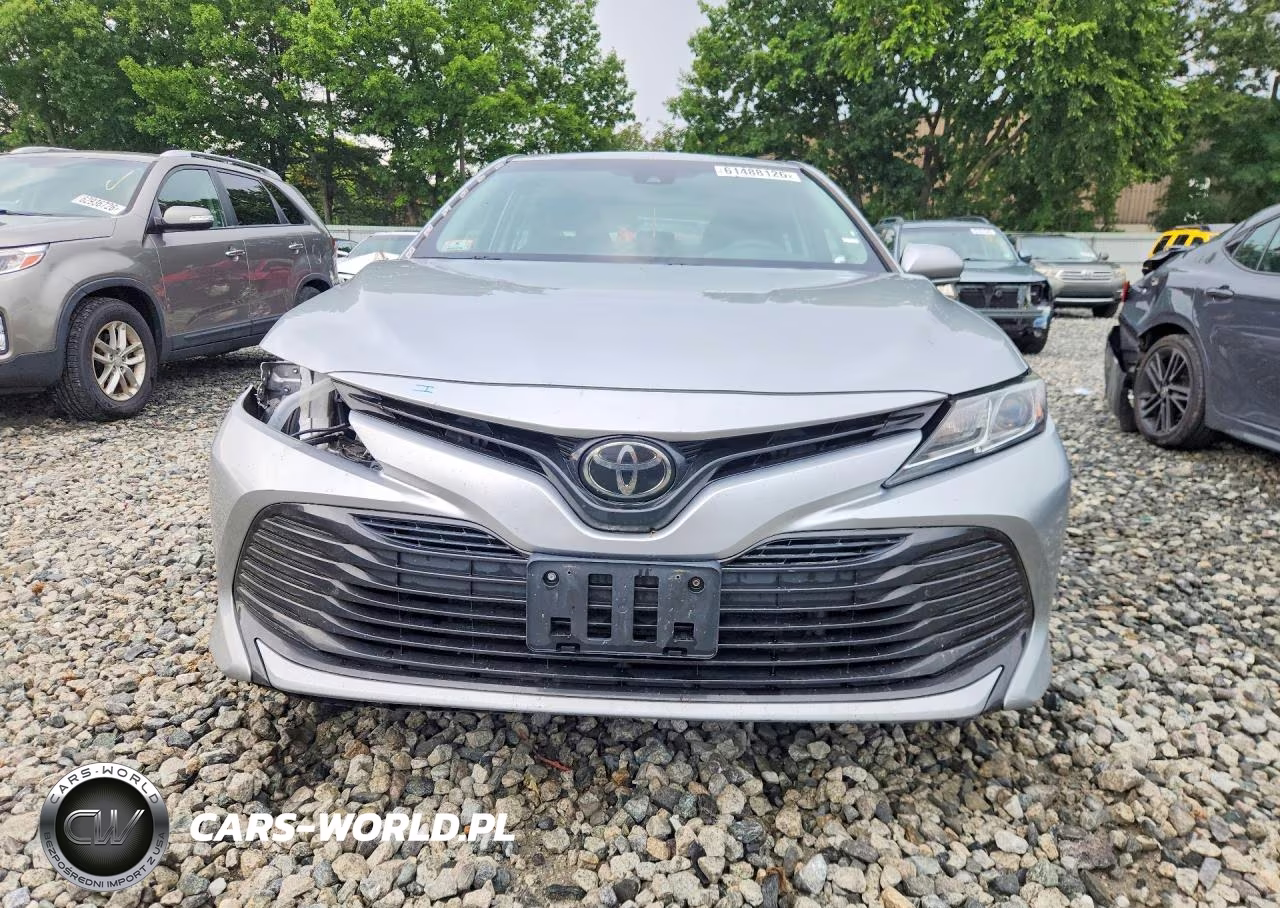 2018 Toyota Camry Le VIN:4T1B11HK0JU108187 - 5
