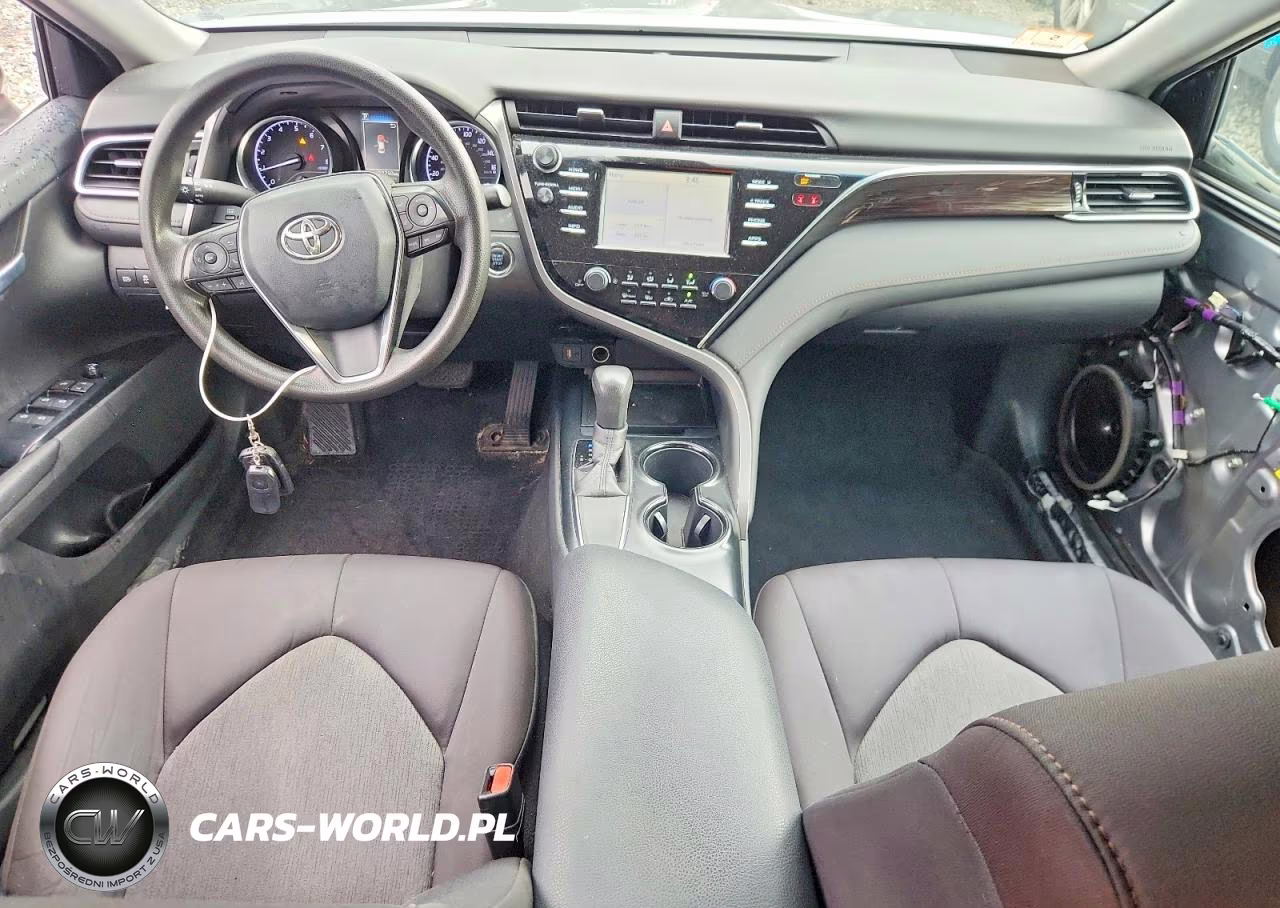 2018 Toyota Camry Le VIN:4T1B11HK0JU108187 - 8