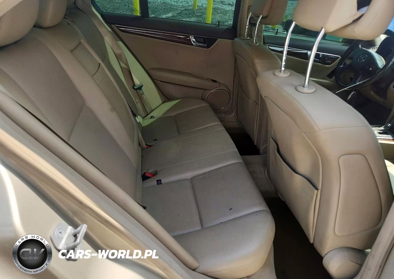 2011 Mercedes-Benz C 300 VIN:WDDGF5EB8BR171135 - 10